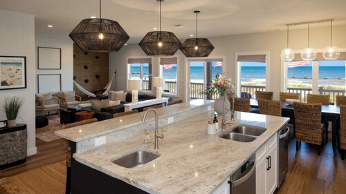 Silver Sands, Oceanfront Sandbridge 10BR- Pool · Yoga · Theater · Gym -Sleeps 30