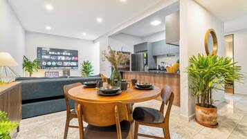 Departamento Deluxe, vista a la ciudad | Restaurantes