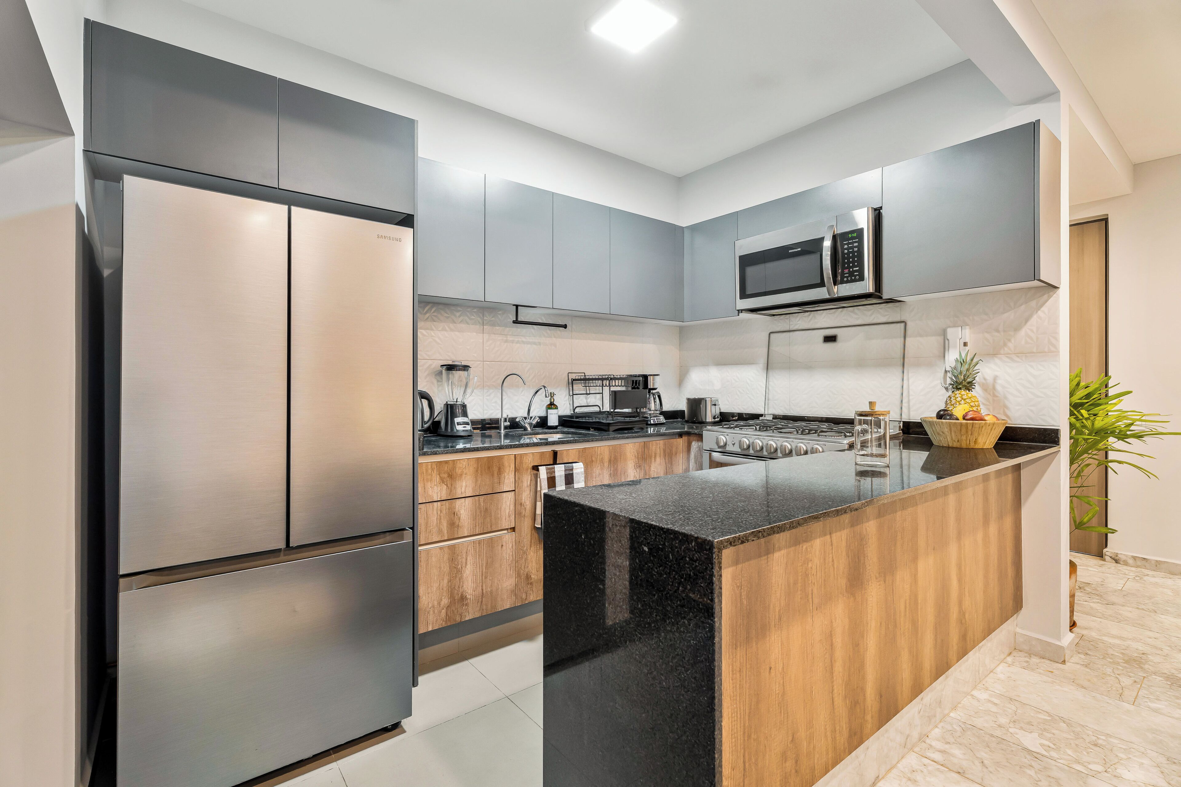 Deluxe Apartment, City View | Private kitchen