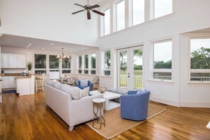 TV, offices - 112 Sandpiper Run Resort Access and Golf Cart! (Fripp Island)