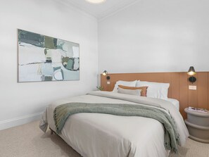 3 bedrooms, desk, iron/ironing board, free WiFi - Northcote 3BR near High St, Train and Tram & Sunny Deck (Northcote)