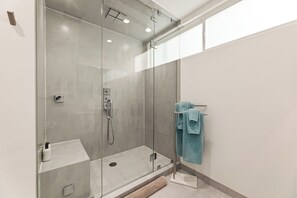 Shower, hair dryer, towels, soap - 2BD/2BA in the Hills with Views Neutra Gem (Los Angeles)