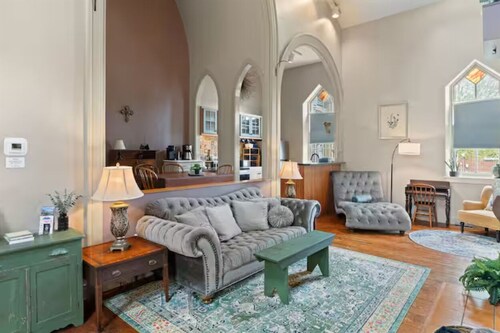  Peaceful 2-Bed Old Church Condo in Marietta — Serene Stay