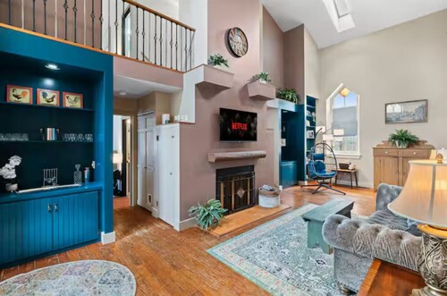  Peaceful 2-Bed Old Church Condo in Marietta — Serene Stay