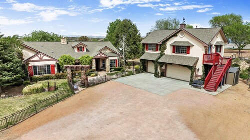 Granite Mountain Cottage: An Oasis 15m to Downtown