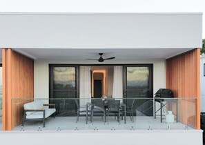 Outdoor dining - STONE -  Luxury Bayview Townhouse, Walk to Town (Nelson Bay)