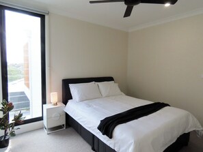 Room - "Stone" 2 Master Suites, Bay Views, Walk to Marina (Nelson Bay)