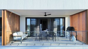 Outdoor dining - "Stone" 2 Master Suites, Bay Views, Walk to Marina (Nelson Bay)