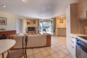 Interior - Villa Montegolo, Happy Apartment (Costermano)