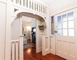 Interior - KozyGuru | St Peters | Peaceful Duplex Getaway (Saint Peters)