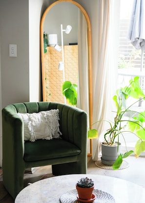 TV - KozuGuru | Glebe | Iconic Inner-City Retreat (Glebe)