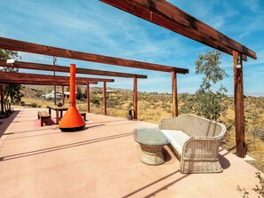 Outdoor dining - Hi-Desert home with pool in Landers. (Landers)