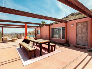 Outdoor dining - Hi-Desert home with pool in Landers. (Landers)
