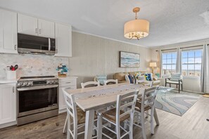 Interior - Stingray:Oceanfront Pet-Friendly Home in East Beach, Oak Island, perfect for 9 guests! (Oak Island)