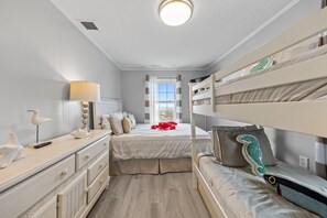 Room - Stingray:Oceanfront Pet-Friendly Home in East Beach, Oak Island, perfect for 9 guests! (Oak Island)