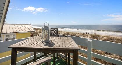 Stingray:Oceanfront Pet-Friendly Home in East Beach, Oak Island, perfect for 9 guests!