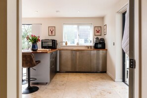 Private kitchen - Stunning 1 BD Home in Worcestershire (Worcester)