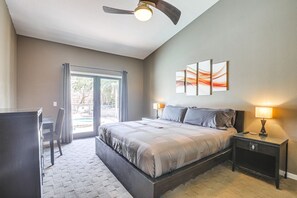 Room - Charming 3bedroom home in serene Palm Springs with solar AC Resort like backyard (Palm Springs)