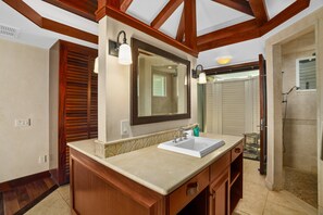Shower, hair dryer, towels - Honu Kai Villa 1 by Alekona Kauai: Luxury 3BR Oceanfront home with resort amenities (Koloa)