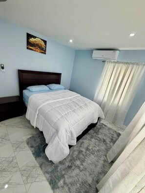 2 bedrooms, in-room safe, iron/ironing board, free WiFi - Careffe Gardens Stunning Breezy 2-bedroom Hilltop Villa (Monchy)