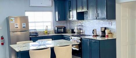 Fridge, oven, stovetop, coffee/tea maker