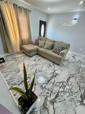 Smart TV - Careffe Gardens Stunning Breezy 2-bedroom Hilltop Villa (Monchy)