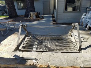Property grounds - Updated 2B/2BA at Canyon Lodge- Jacuzzi & Parking! (Mammoth Lakes)