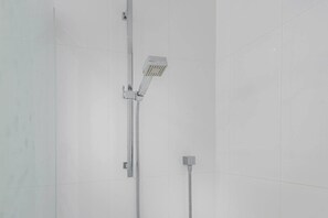Hair dryer - 2BR - Square Victoria (Montreal)