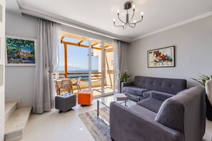 House - Serenity by the Sea Duplex Bougainville Resort (Sarandë)