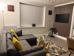 Living area - Near Etihad/Coop Live - Parking - Wifi - Sleeps 4 (Greater Manchester)