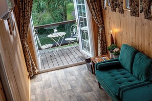 Living area - 1 Bed -Private Garden -Hot Tub -Pets Ok - Gee Gee (Skegness)