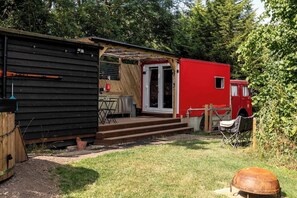 Exterior - Sleeps 2 -Private Garden -Pets Ok -Hot Tub -Dennis (Skegness)