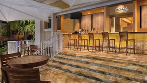 Bar (on property) - 2-bedroom villa -sleeps 8- in heart of Orlando near theme parks w/ full kitchen (Orlando)