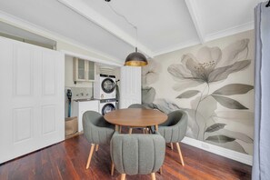 Dining - Comfy Heritage Stone Cottage: short walk from city train, dining and shops (Gawler South)