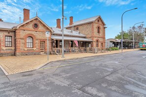 Exterior - Comfy Heritage Stone Cottage: short walk from city train, dining and shops (Gawler South)
