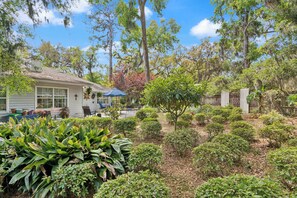 Property grounds - Mid-Island St. Simons Retreat | 3BR w/ Sunroom, Spacious Kitchen + Close to Beach (Saint Simons Island)