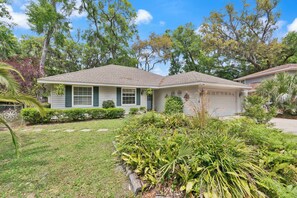 Exterior - Mid-Island St. Simons Retreat | 3BR w/ Sunroom, Spacious Kitchen + Close to Beach (Saint Simons Island)