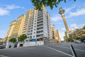 Exterior - Tasteful Petite Home Short walk to NZICC SkyTower (Auckland CBD)