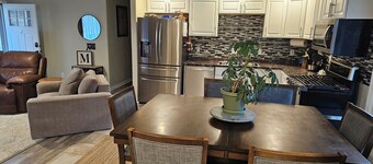 Gorgeous 4-bedroom Ranch with Easy Highway Access