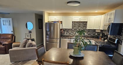 Gorgeous 4-bedroom Ranch with Easy Highway Access