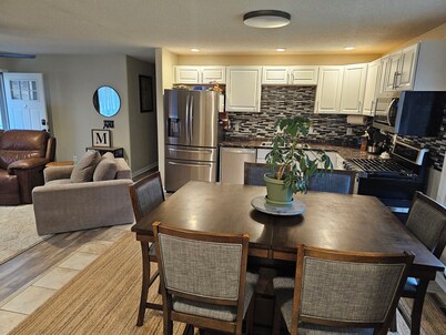 Gorgeous 4-bedroom Ranch with Easy Highway Access
