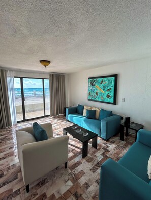 Living area - Deluxe Ocean Villas Marlin. (Cancún)