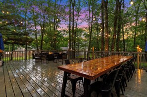 Outdoor dining - 5BR Resort-Style - Game Room, Hot Tub, Fire Pit (East Stroudsburg)