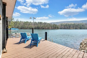 Terrace/patio - Heron's Cove - Pet friendly, Private Dock! (Huddleston)