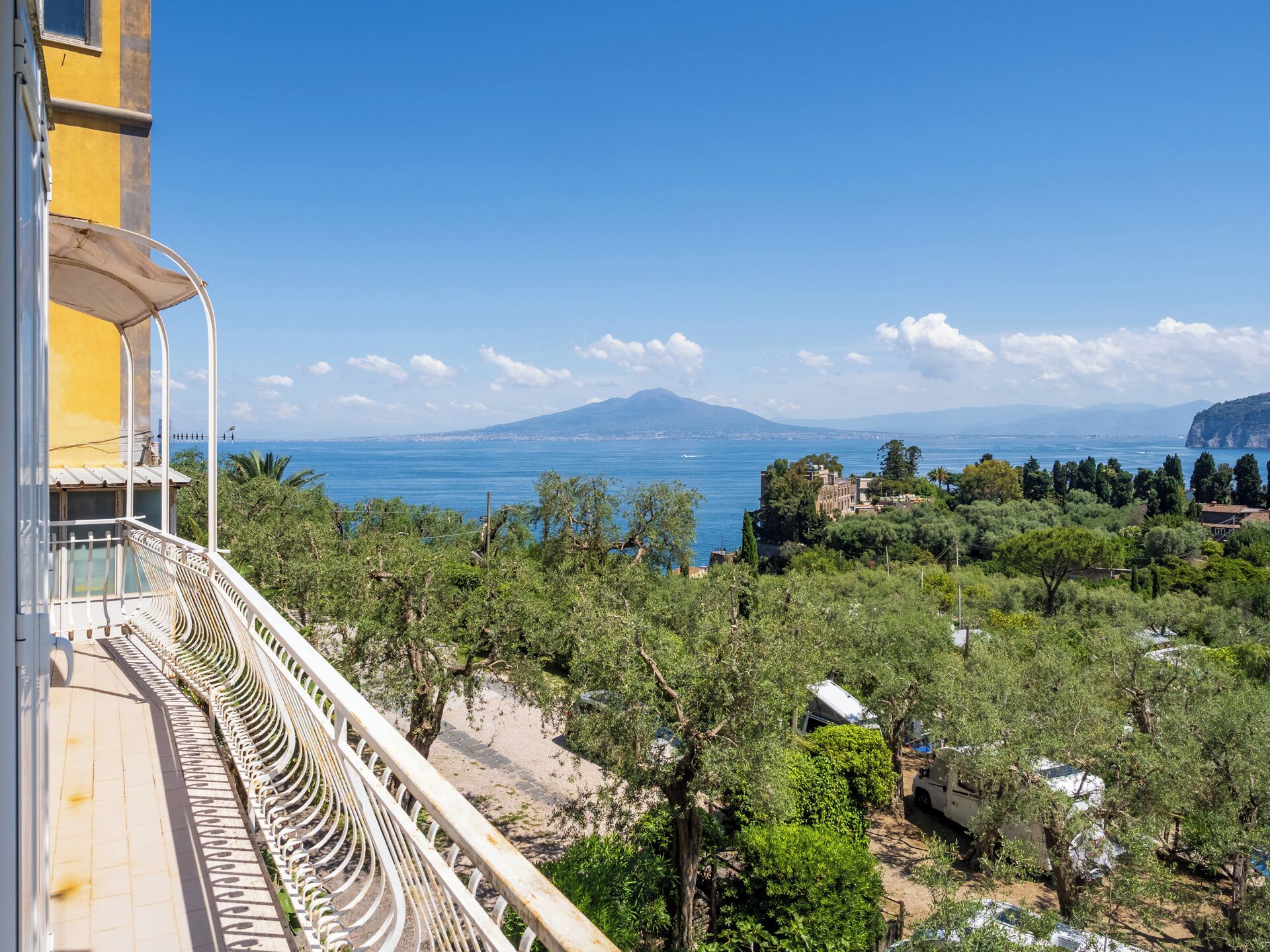 Appartamento panoramico, balcone, vista mare | Balcone