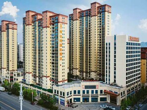 Exterior - Vienna 3 Good Hotel Huaran Branch (Xiangxi)