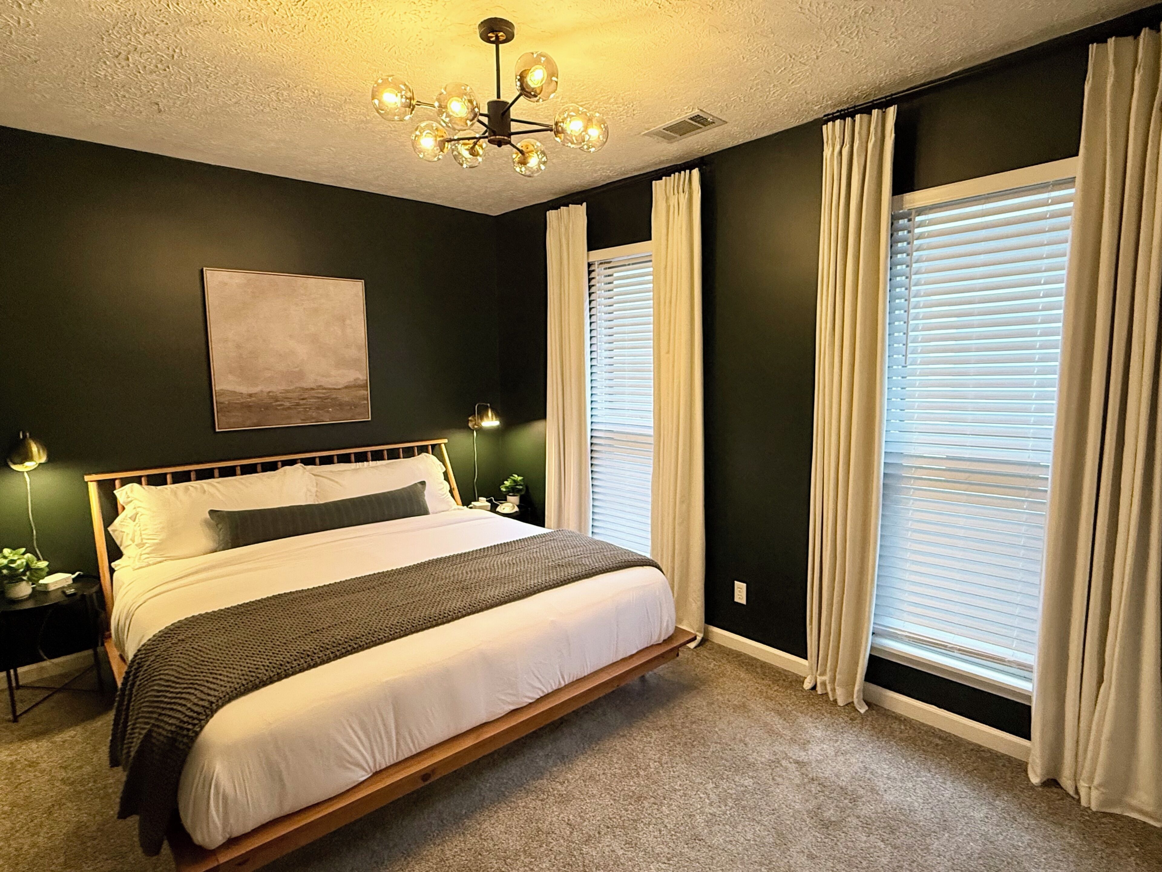 4 bedrooms, iron/ironing board, WiFi, bed sheets