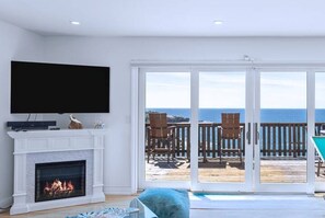 TV, fireplace