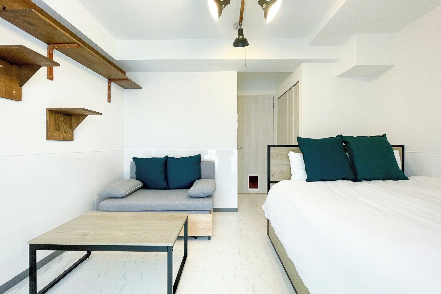 Free WiFi, bed sheets