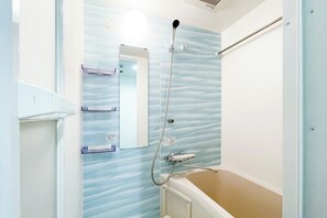 Hair dryer, towels, shampoo, toilet paper - BLUE Simanouchi (Osaka)
